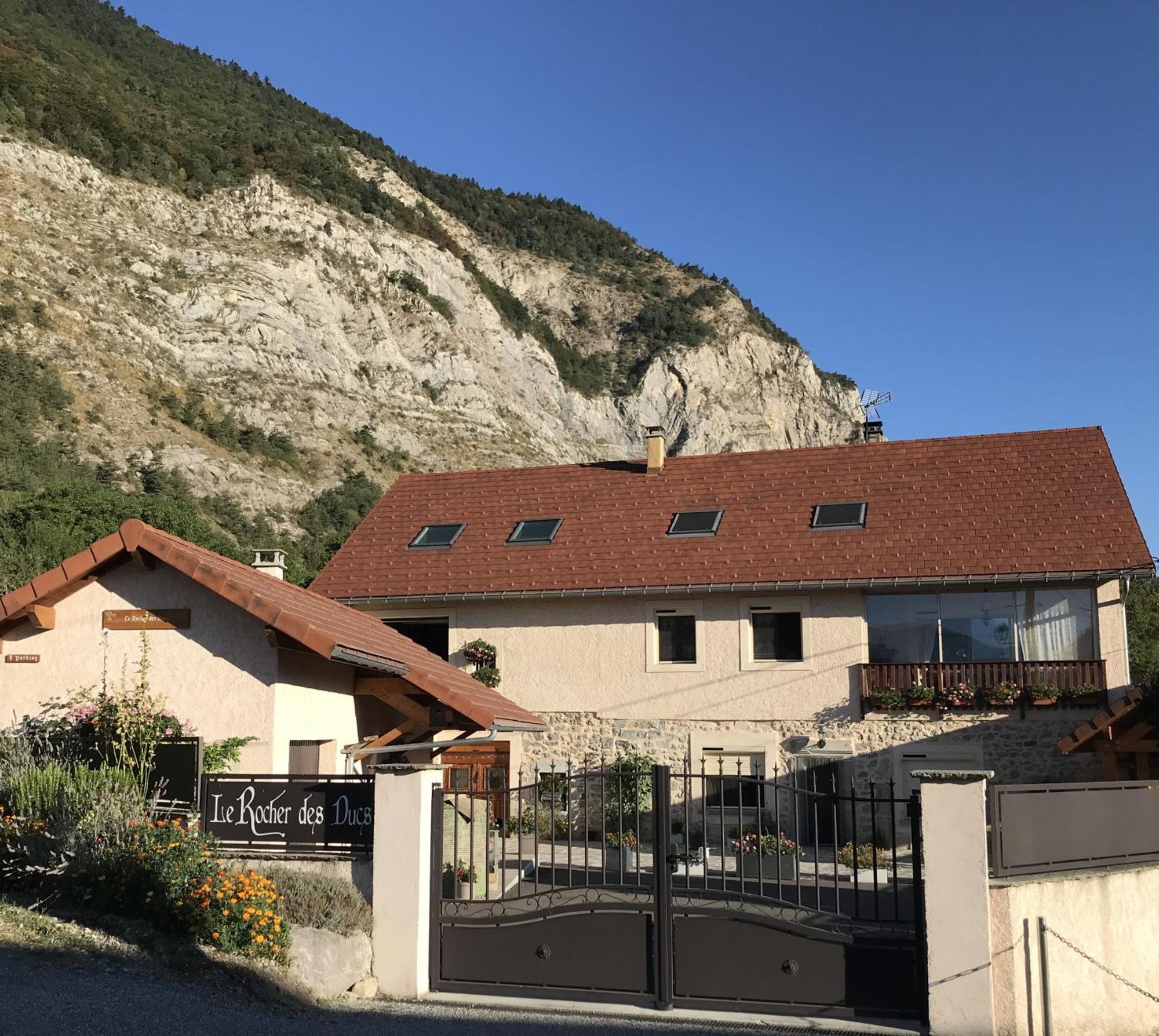 Le Rocher Des Ducs, Vue Sur Montagne, Abris Voitures Et Motos Le Glaizil Zewnętrze zdjęcie