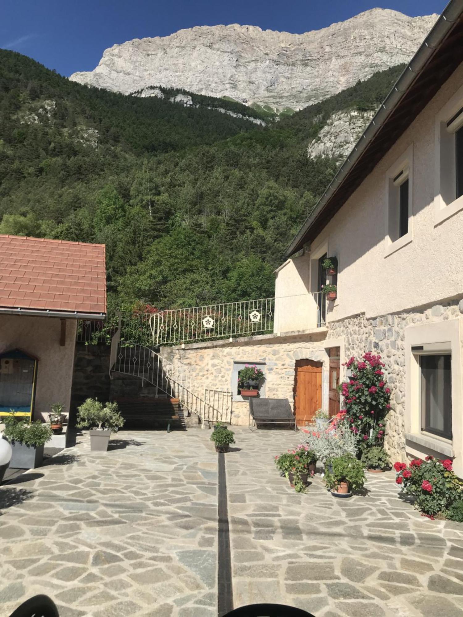 Le Rocher Des Ducs, Vue Sur Montagne, Abris Voitures Et Motos Le Glaizil Zewnętrze zdjęcie